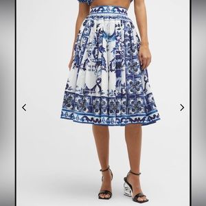 Dolce & Gabbana Majolica print skirt! Worn once. Perfect condition. Size 2